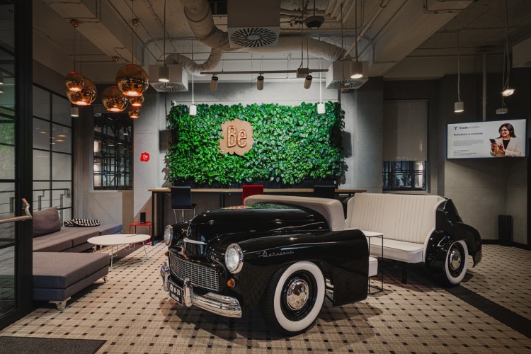 Jakie aranżacje biura wspierają efektywność i przywiązanie pracowników?