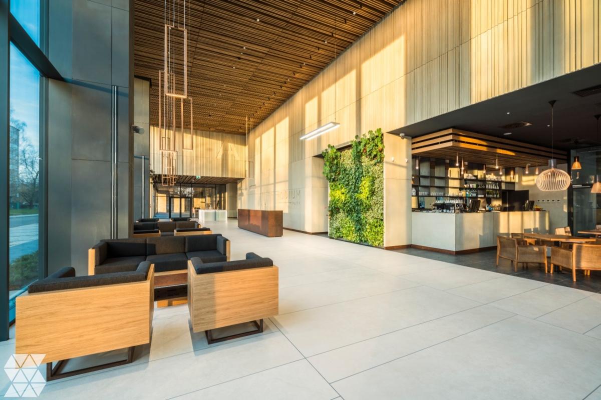 Ogród wertykalny w hallu biurowca Podium Park