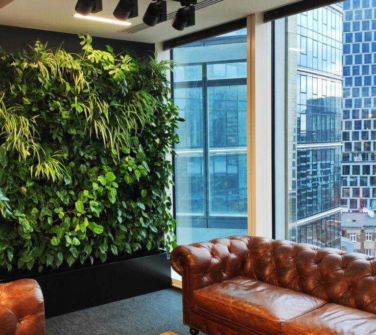 Ogród wertykalny w strefie relaksu - Equinix