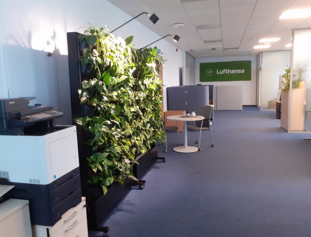 Ogrody wertykalne z roślin i mchu w siedzibie Lufthansy