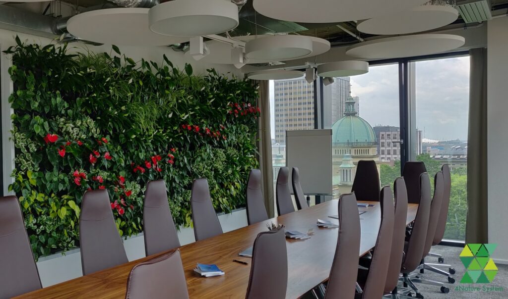 Ściana z żywych roślin w sali konferencyjnej