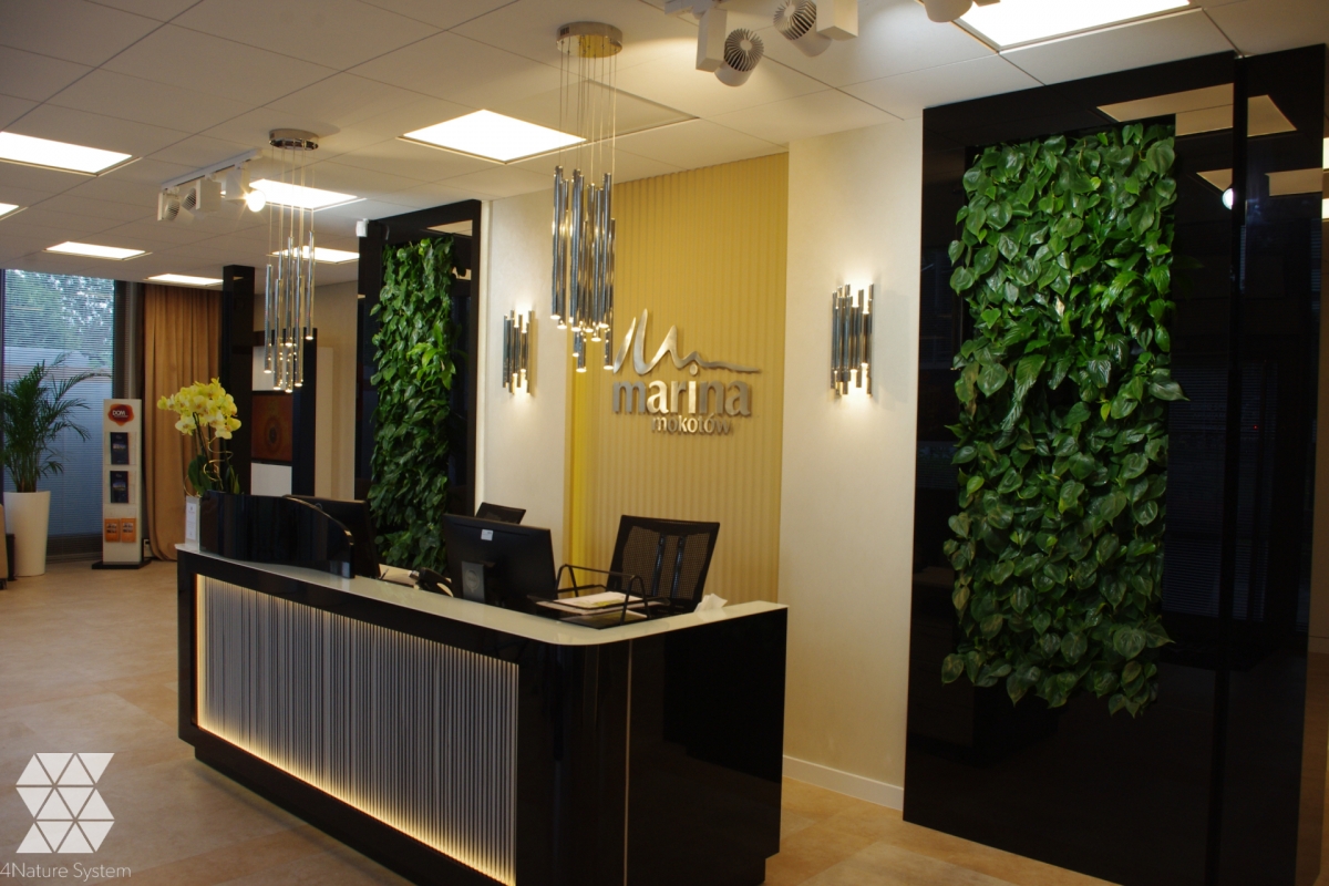 Zielone ściany - pnące rośliny w zabudowie regałowej