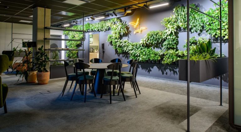 Czym jest architektura zrównoważona i jak projektować wnętrza zgodnie z jej zamysłem?